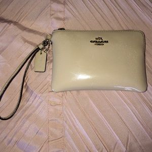 Used Coach Wristlet‼️